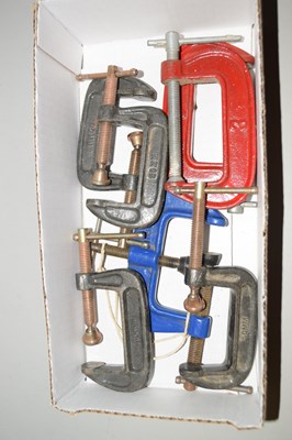Lot 526 - A box of small woodworking clamps