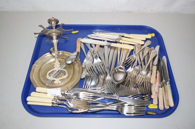 Lot 534 - A tray of mixed cutlery