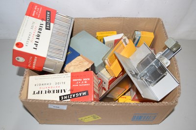 Lot 556 - A box of various slide changers etc