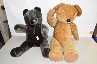 Lot 559 - Two vintage teddy bears