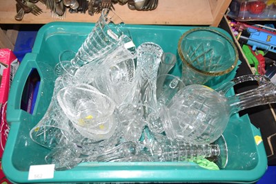 Lot 562 - Box of various mixed glass wares