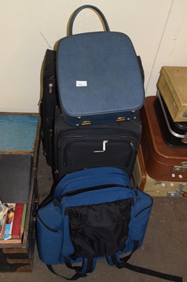 Lot 697 - Selection of various suitcases