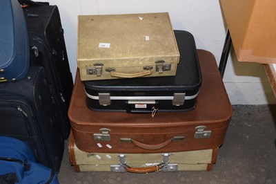 Lot 698 - Four various vintage suitcases