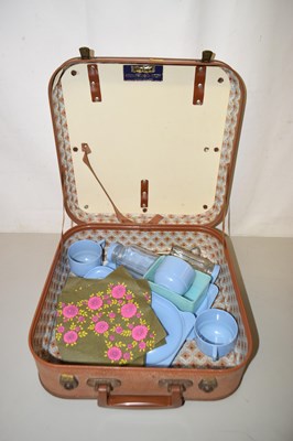 Lot 599 - A vintage picnic case and contents