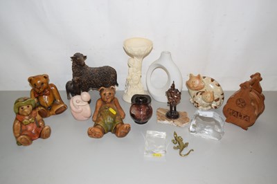 Lot 630 - Mixed Lot: Various teddy bear ornaments,...