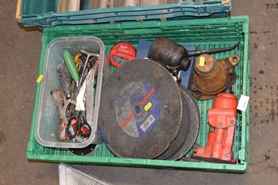 Lot 800 - Box of assorted tools, cutting discs etc