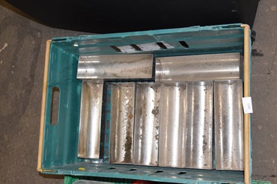 Lot 801 - A box of small metal troughs