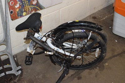 Lot 840 - Folding bike