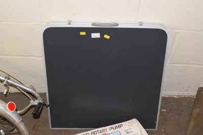 Lot 851 - Folding picnic table