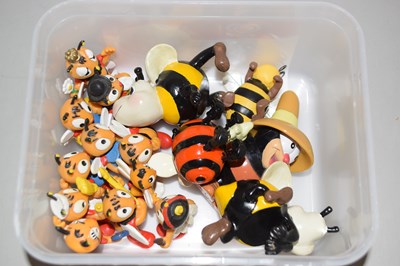 Lot 75 - Quantity of model bees