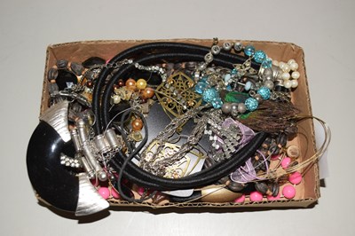 Lot 128 - Box of costume jewellery