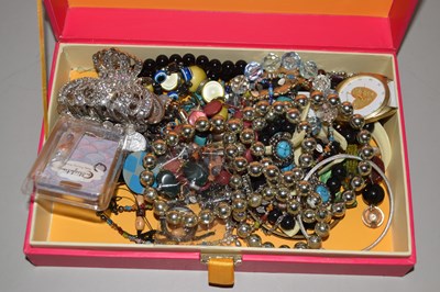 Lot 138 - Box of costume jewellery