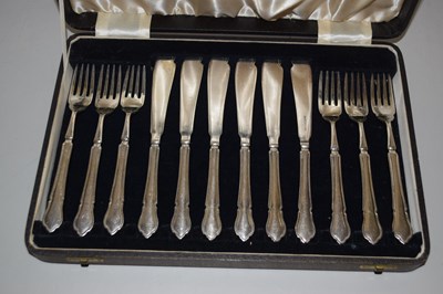 Lot 164 - A case of silver plated fish cutlery