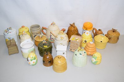 Lot 181 - A collection of vintage honey pots and related...