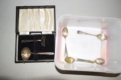 Lot 125 - Box of silver and silver plated teaspoons,...