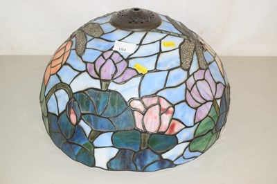 Lot 194 - Reproduction Tiffany style ceiling light shade