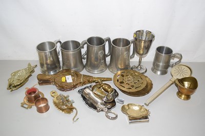 Lot 198 - Mixed Lot: Various pewter mugs, brass wares etc