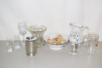Lot 215 - Mixed Lot: Various glass wares, napkin rings,...
