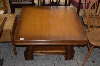 Lot 316 - An oak veneered coffee table