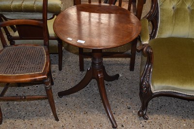 Lot 338 - A Georgian mahogany wine table on tripod base