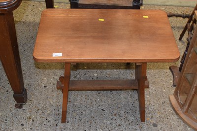 Lot 364 - A 20th Century oak side table