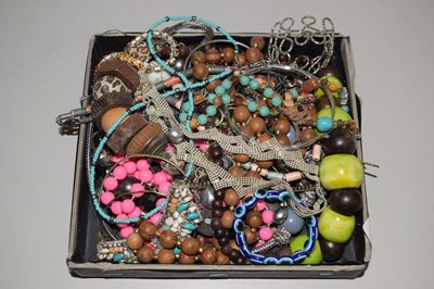 Lot 146 - Box of assorted costume jewellery