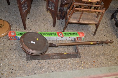 Lot 376 - A copper bed warming pan, a small fire curb...