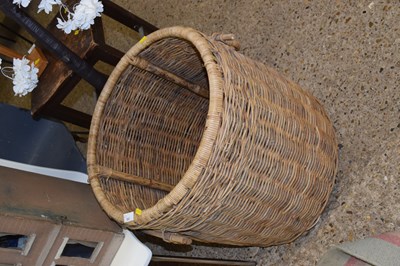 Lot 383 - A wicker log basket