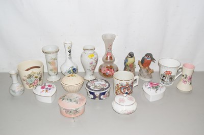 Lot 506 - Mixed Lot: Various vases, various dressing...