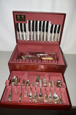 Lot 512 - An Arthur Price canteen of silver plated Kings...