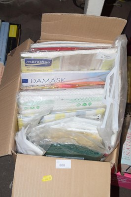 Lot 600 - Quantity of table covers