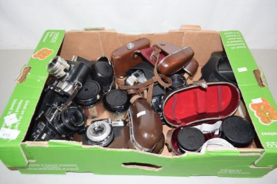 Lot 613 - A box of various vintage cameras