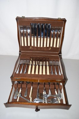 Lot 618 - A canteen of silver plated cutlery