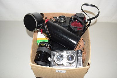 Lot 625 - One box of mixed cameras