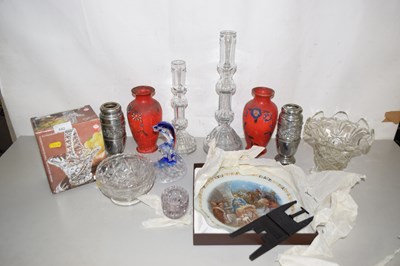 Lot 642 - Mixed Lot: Various glass vases, bowls, a pair...