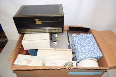 Lot 663 - A group of various jewellery boxes
