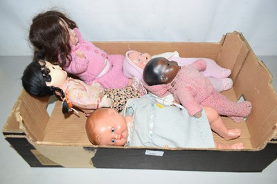 Lot 686 - Group of five vintage dolls