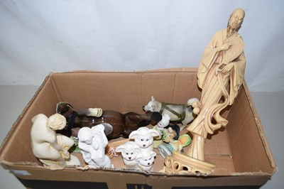 Lot 689 - One box of assorted ornaments