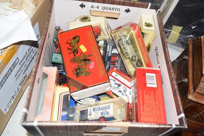 Lot 724 - Box of various toy vehicles to include Matchbox