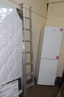 Lot 749 - An aluminium two section ladder
