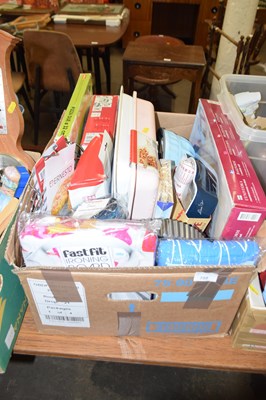 Lot 759 - Box of various kitchen wares