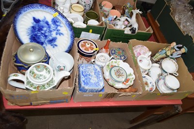 Lot 774 - Three boxes of various tea wares and other...