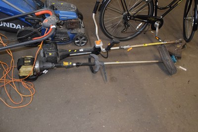 Lot 804 - A Honda strimmer and a Titan strimmer (2)