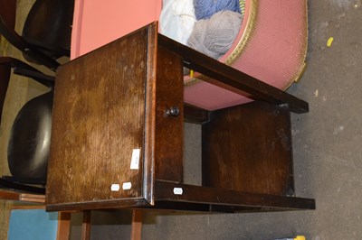 Lot 810 - A dark oak lamp table
