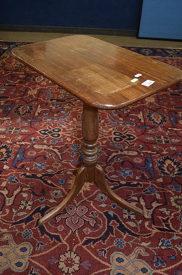 Lot 435 - A small late Georgian mahogany wine table...