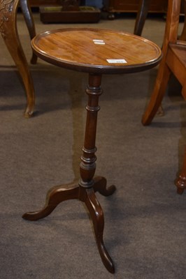 Lot 464 - A Georgian Revival mahogan wine table on...