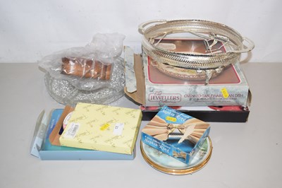 Lot 23 - Mixed Lot: Various table wares, decorative...