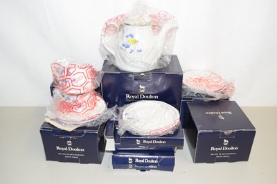 Lot 28 - A quantity of Royal Doulton Minerva tea wares