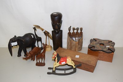 Lot 49 - Mixed Lot: Various African figures and wooden...