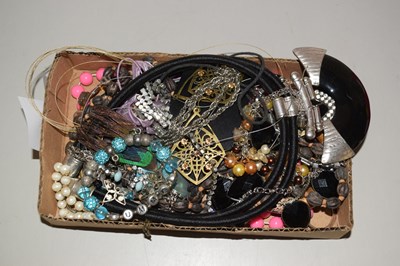 Lot 108 - Box of costume jewellery